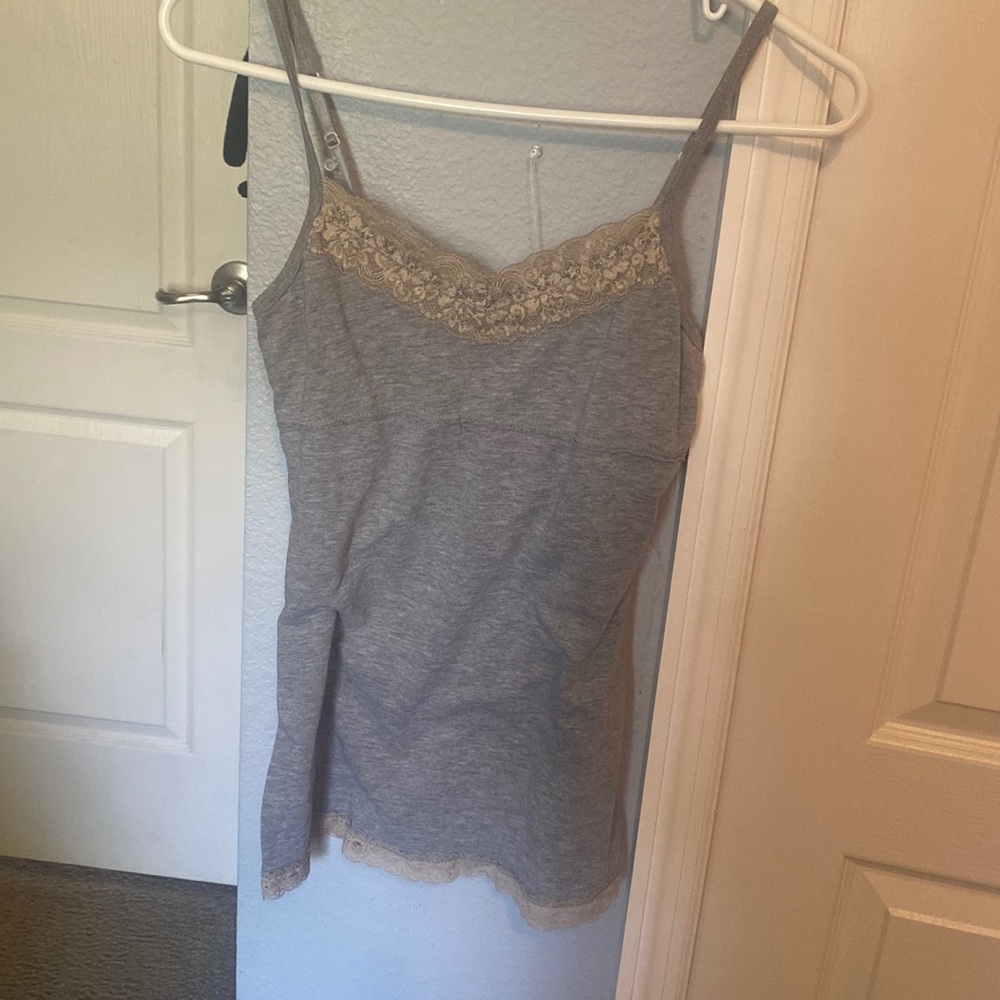 grey tank top